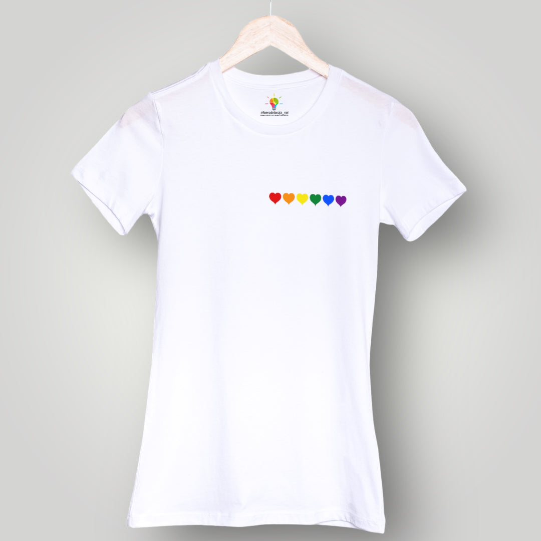 Camiseta corazones arcoíris